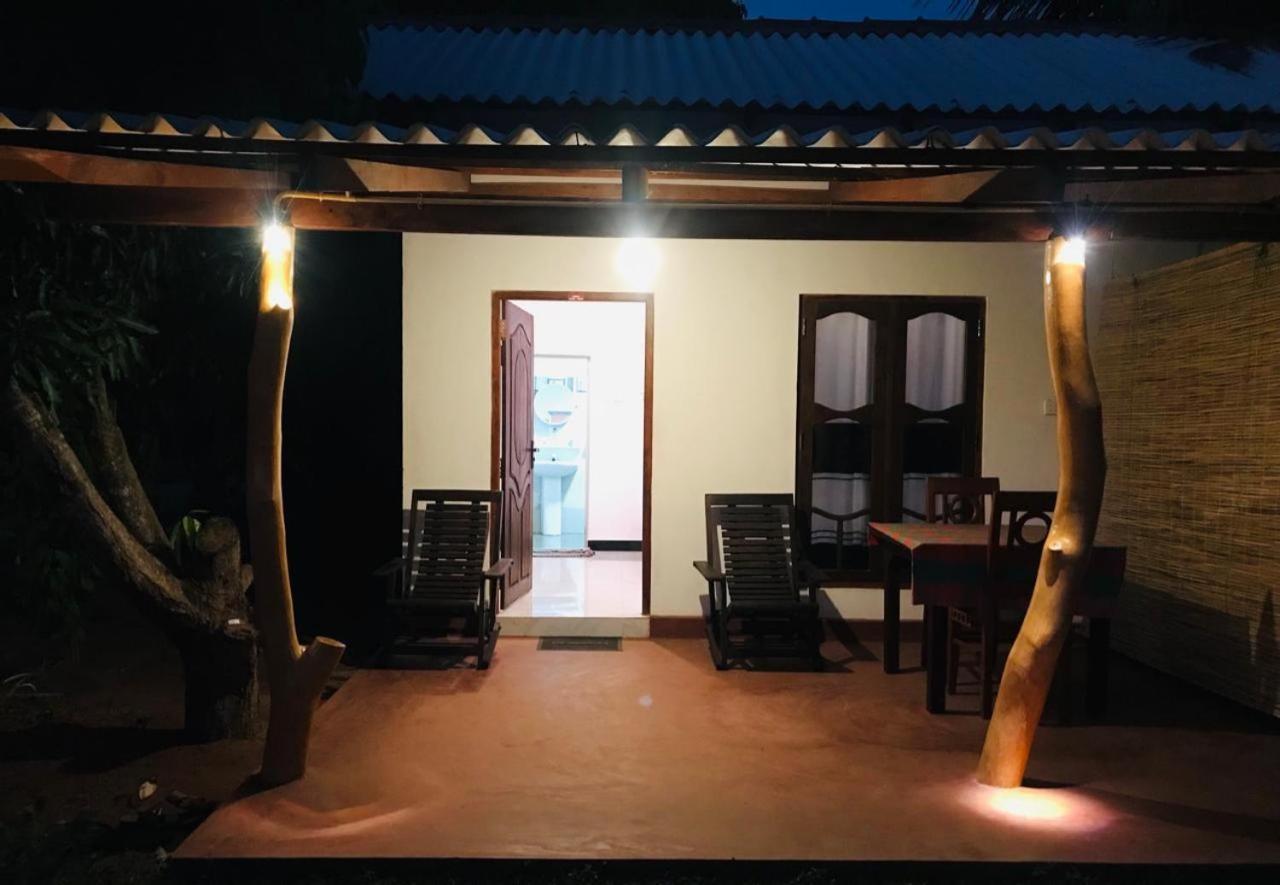 Kurumba Lodge Wilpattu Exteriör bild